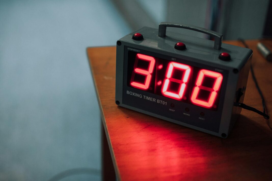 3-hour movie runtime explained with a clock icon and film reel.