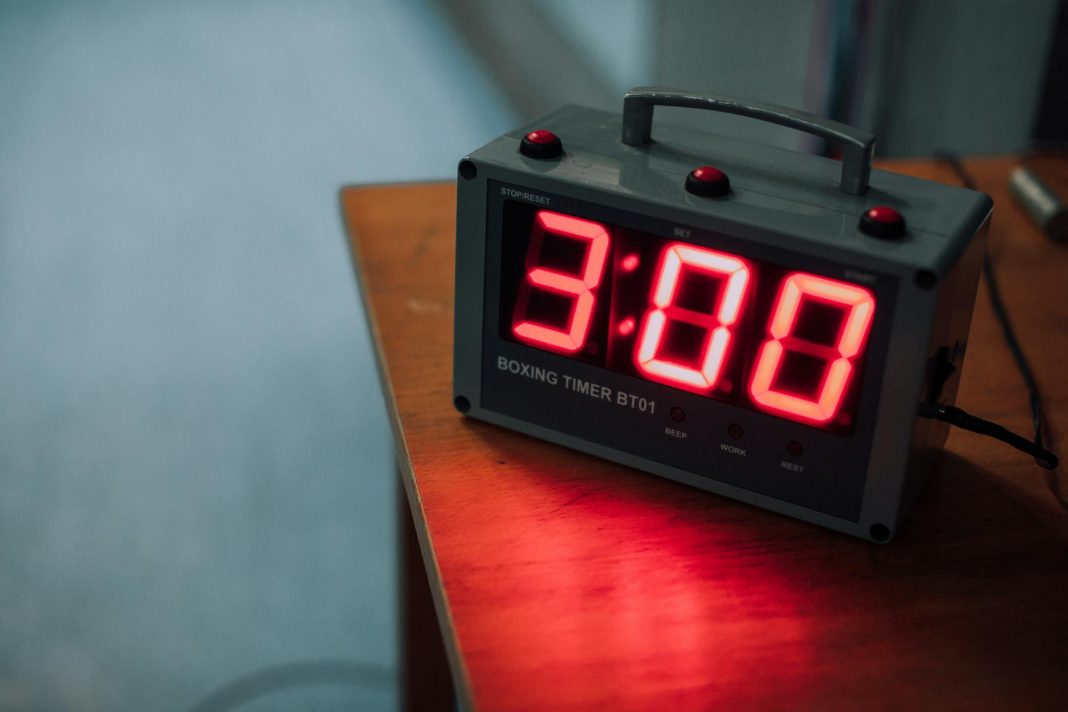 3-hour movie runtime explained with a clock icon and film reel.
